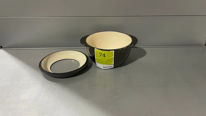 Emailierter Topf mit Deckel